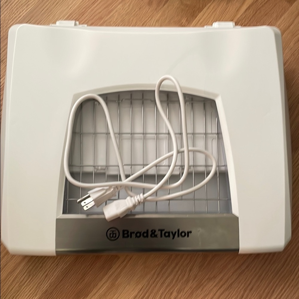 Brod & Taylor White Folding Proofer